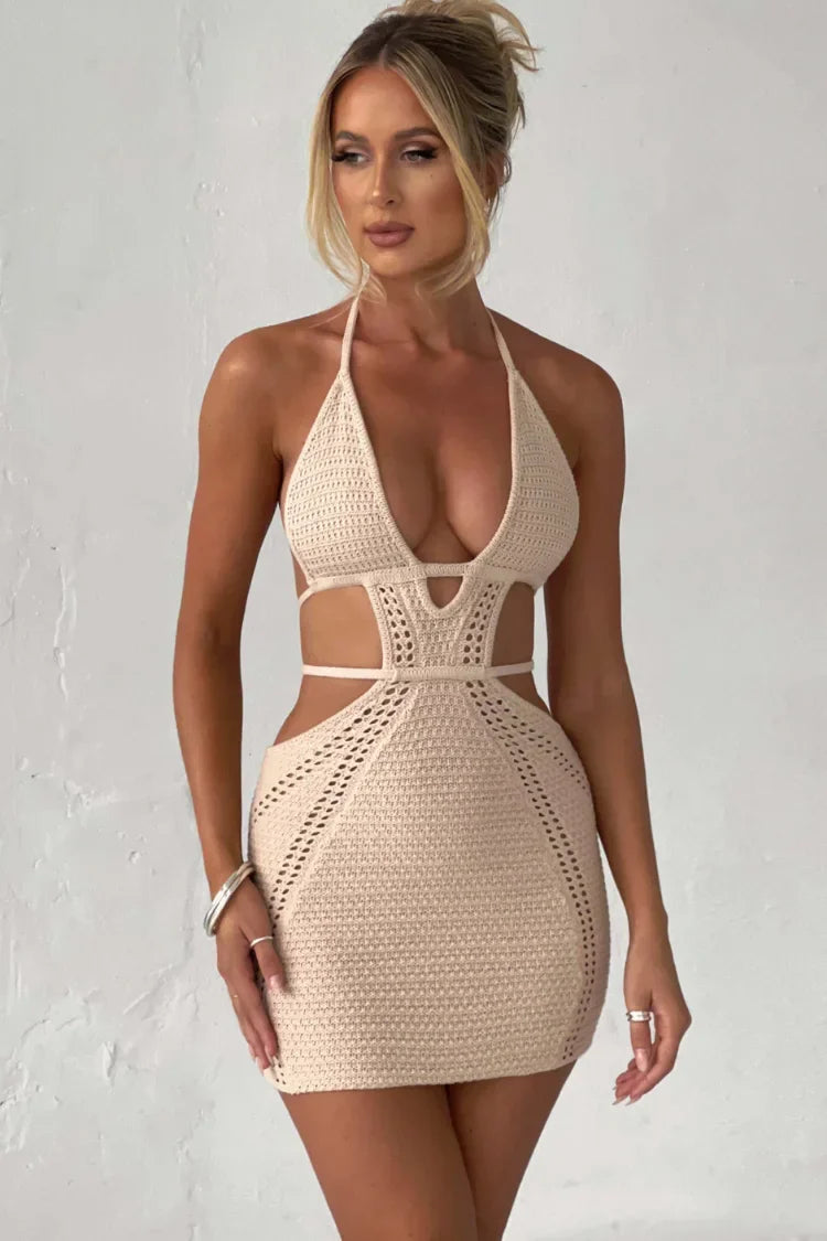 Vestido Curto com Recortes – Modelo Giovanna