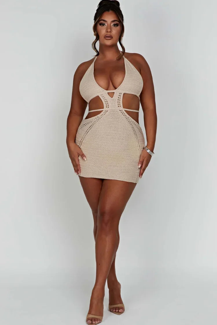 Vestido Curto com Recortes – Modelo Giovanna