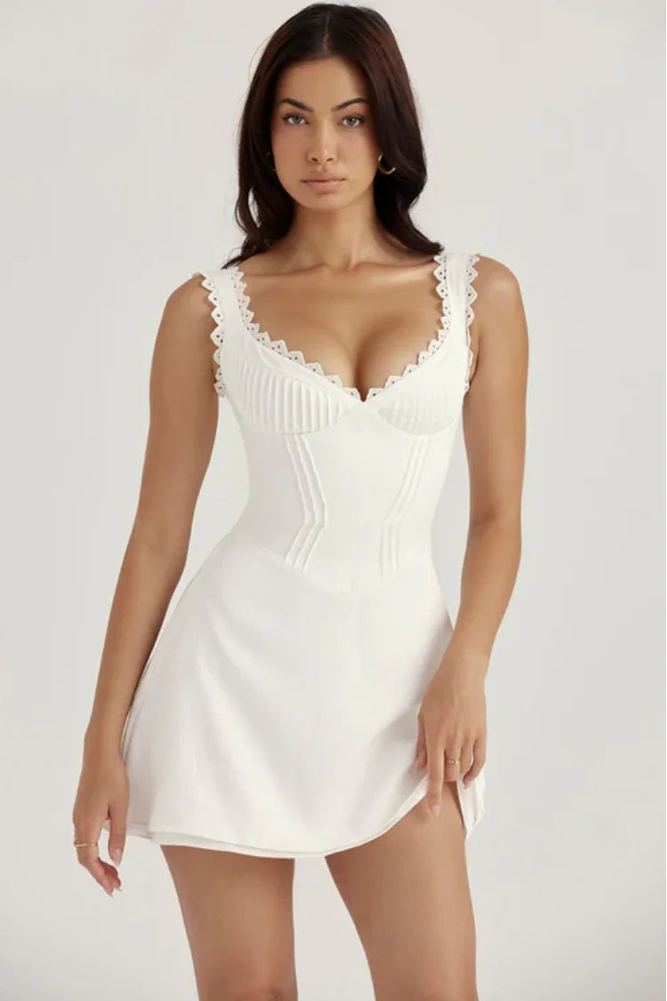 Vestido Curto com Renda - Modelo Ary