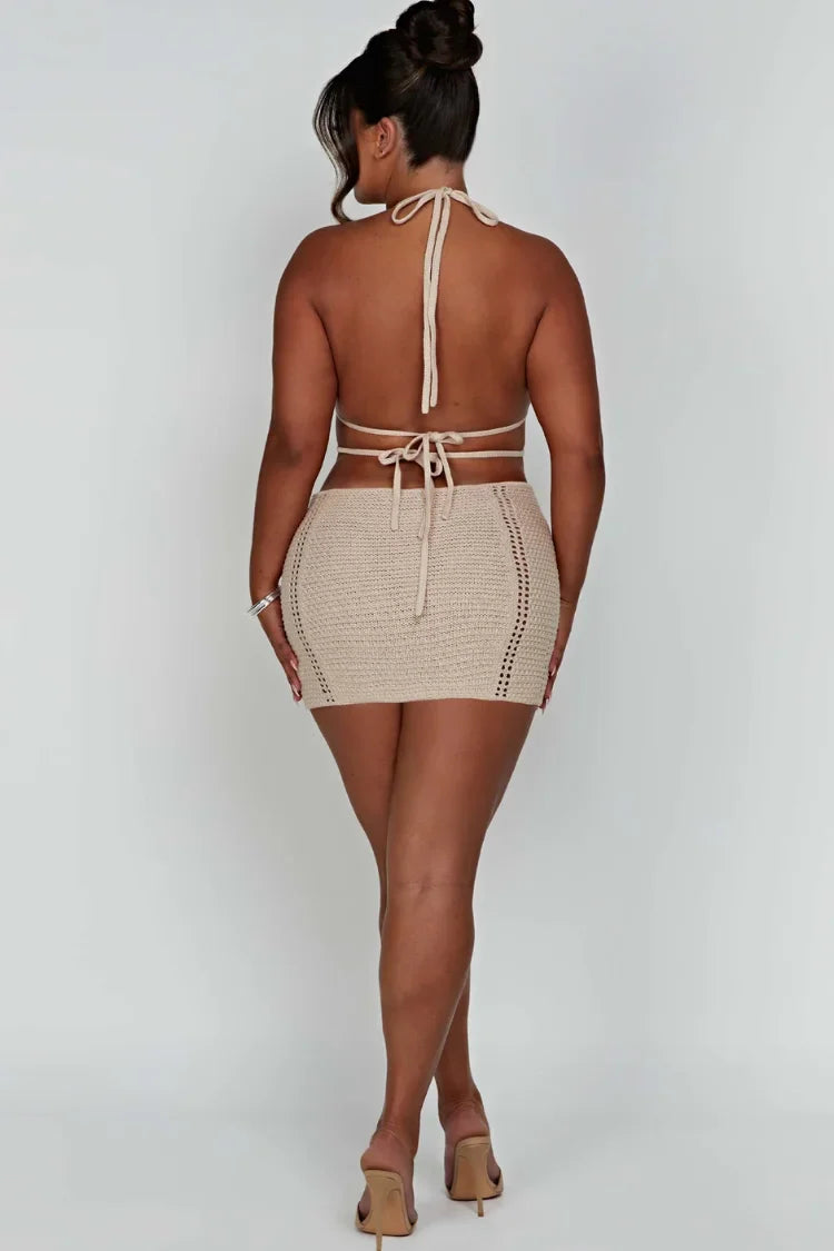 Vestido Curto com Recortes – Modelo Giovanna