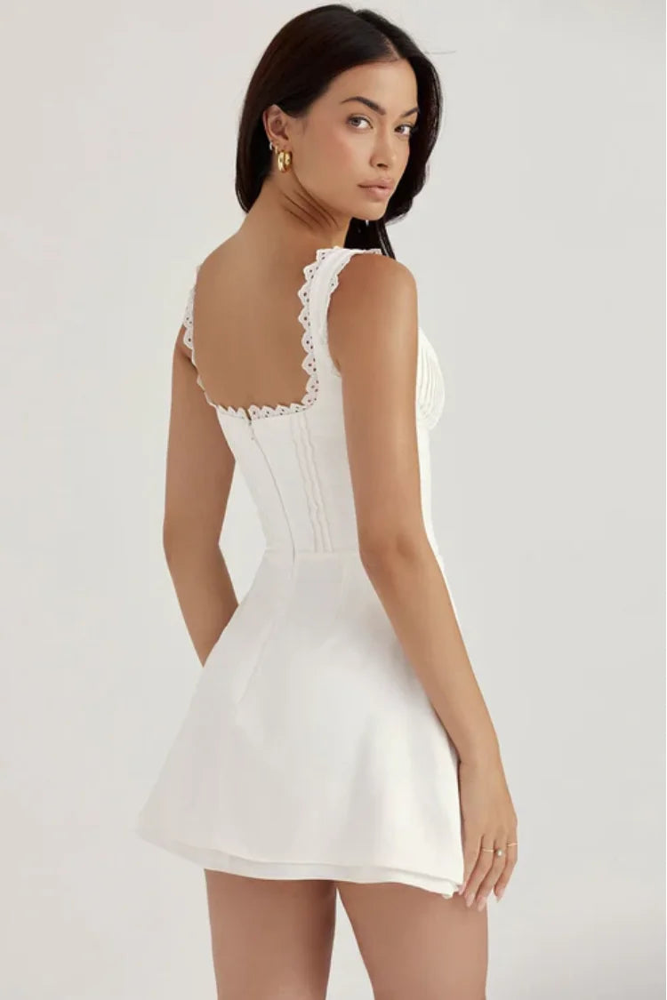 Vestido Curto com Renda - Modelo Ary