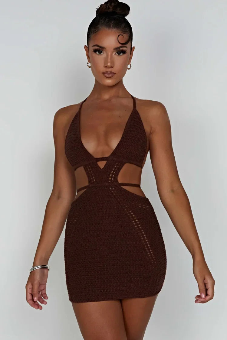 Vestido Curto com Recortes – Modelo Giovanna