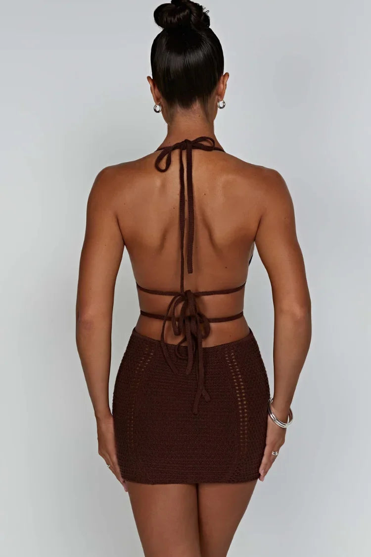 Vestido Curto com Recortes – Modelo Giovanna