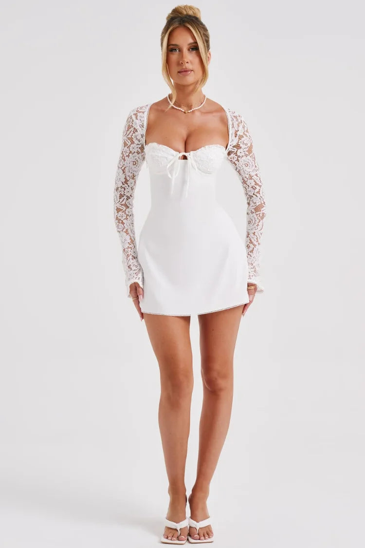 Vestido Curto com Manga de Renda – Modelo Amélie