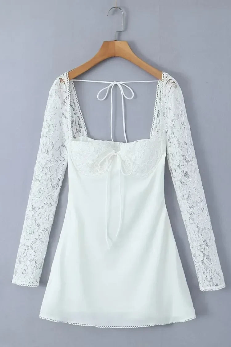 Vestido Curto com Manga de Renda – Modelo Amélie