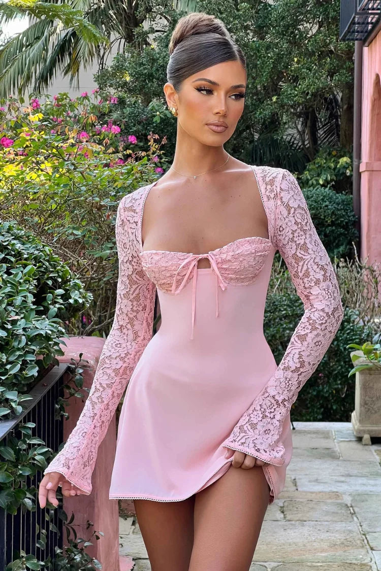 Vestido Curto com Manga de Renda – Modelo Amélie