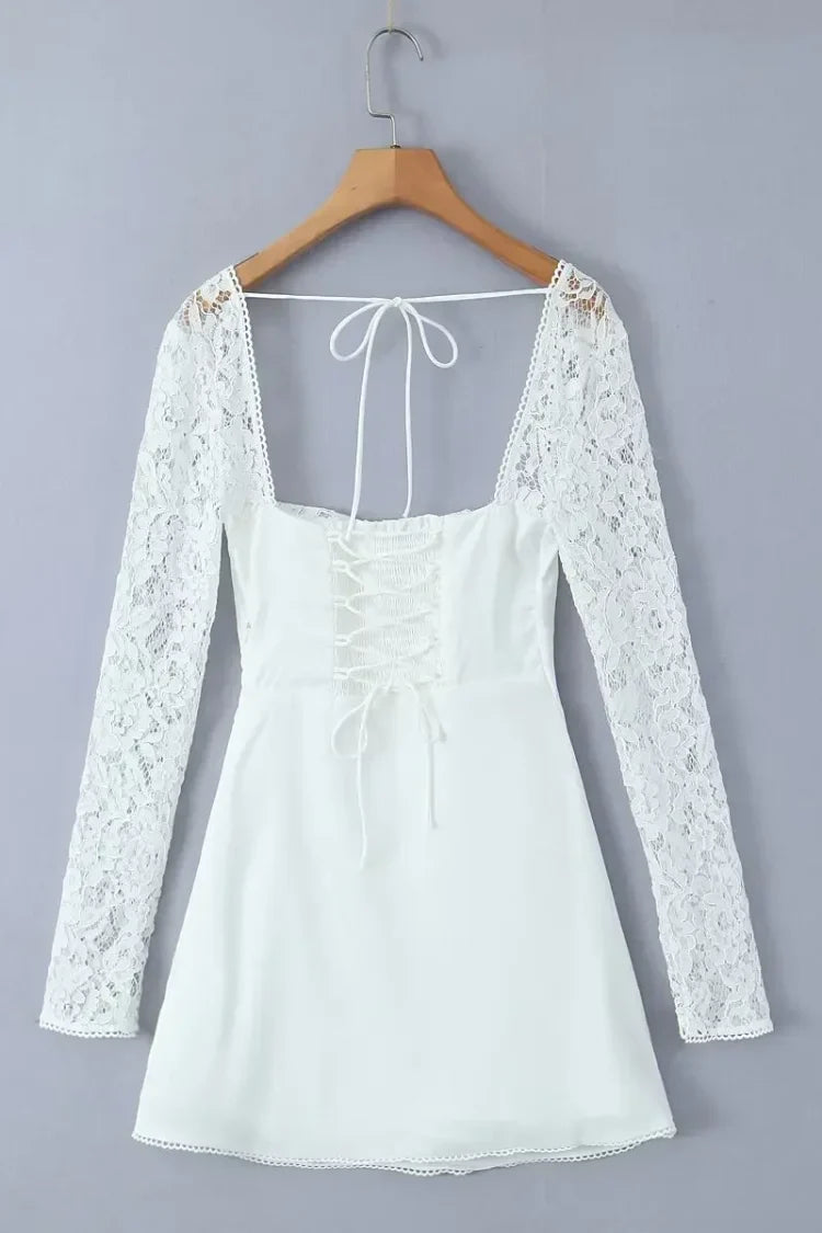Vestido Curto com Manga de Renda – Modelo Amélie