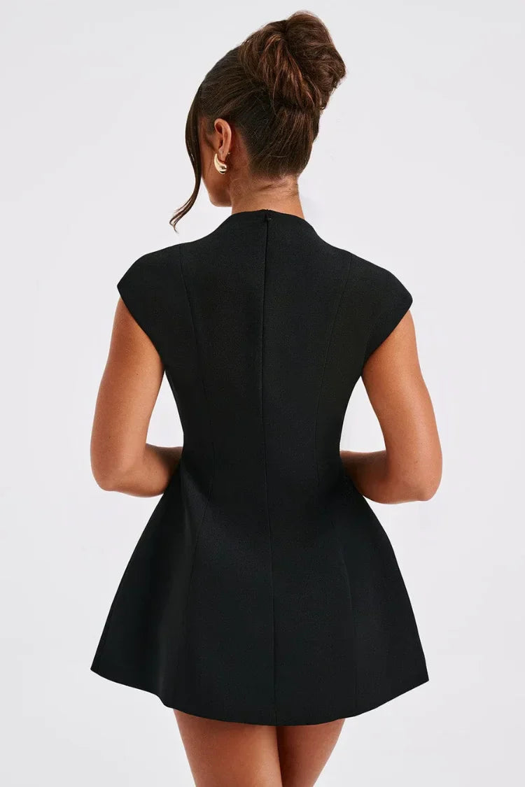 Vestido Estruturado com Decote Profundo – Modelo Olivia