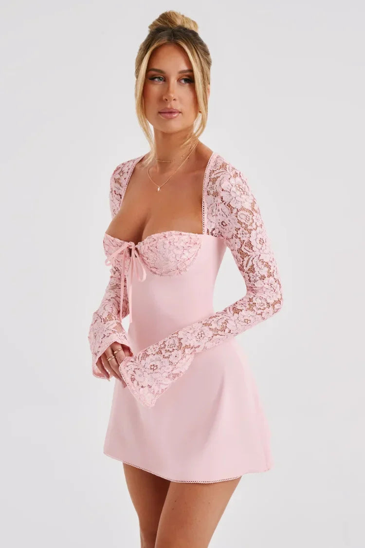 Vestido Curto com Manga de Renda – Modelo Amélie