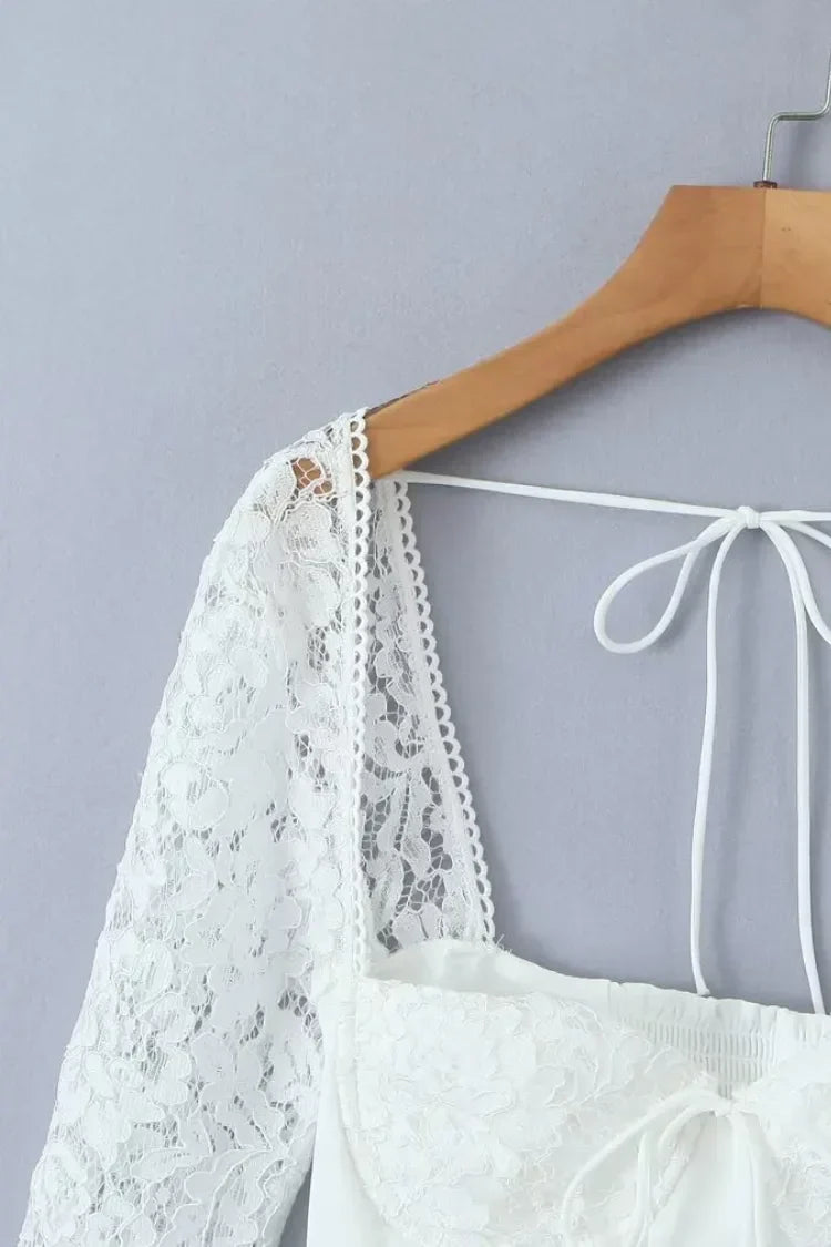 Vestido Curto com Manga de Renda – Modelo Amélie