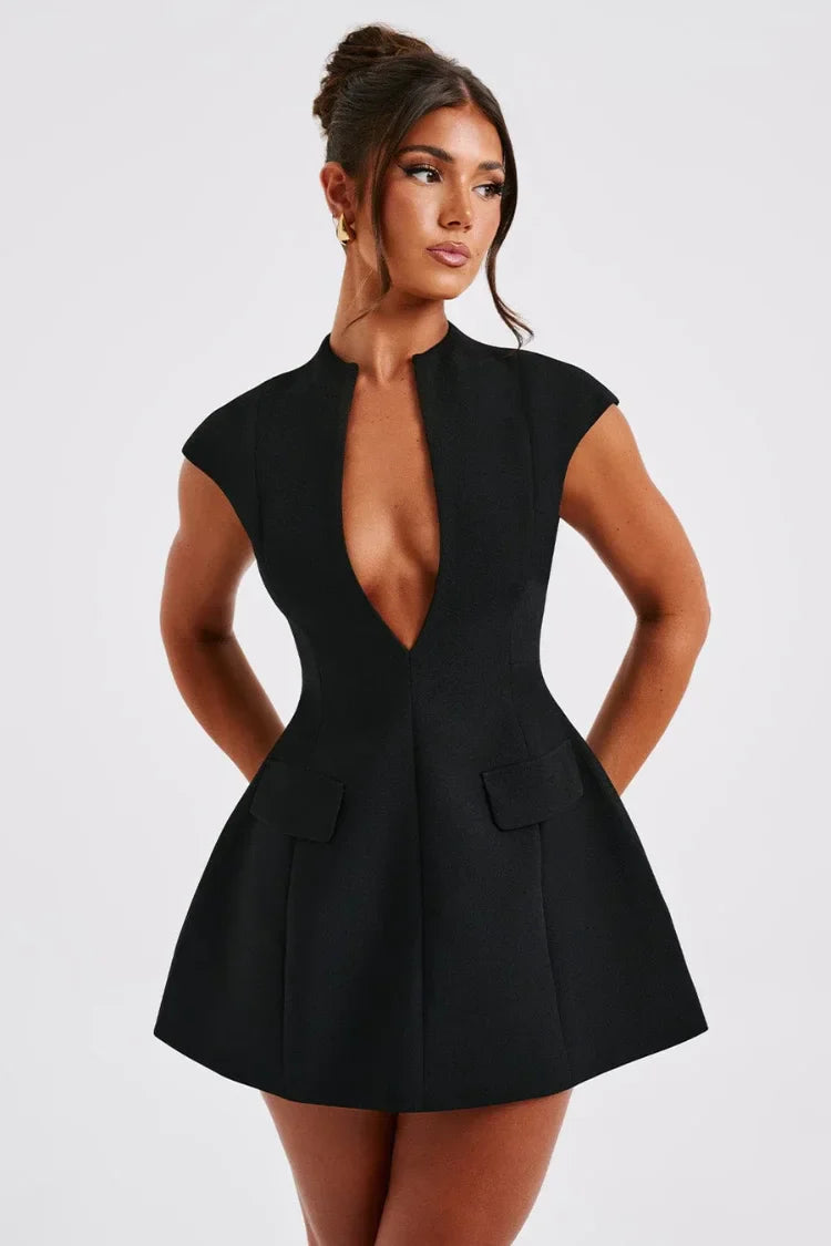 Vestido Estruturado com Decote Profundo – Modelo Olivia