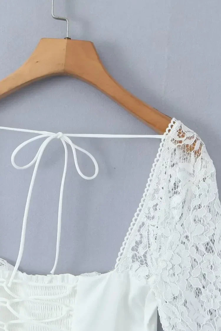 Vestido Curto com Manga de Renda – Modelo Amélie