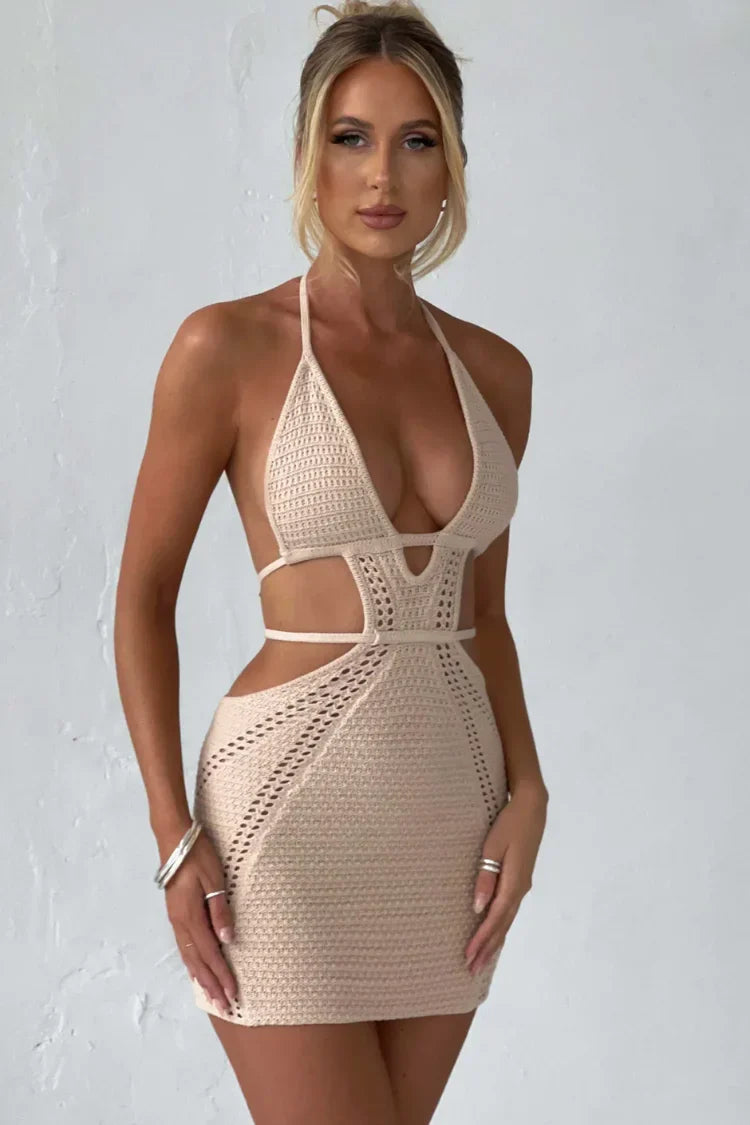 Vestido Curto com Recortes – Modelo Giovanna