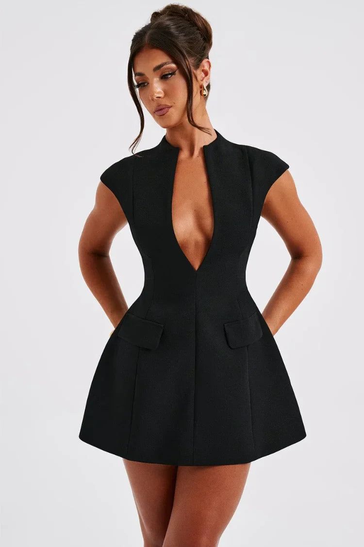 Vestido Estruturado com Decote Profundo – Modelo Olivia