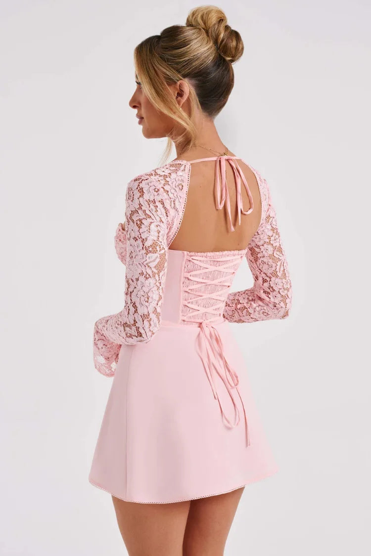 Vestido Curto com Manga de Renda – Modelo Amélie