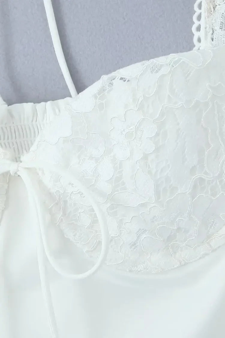 Vestido Curto com Manga de Renda – Modelo Amélie