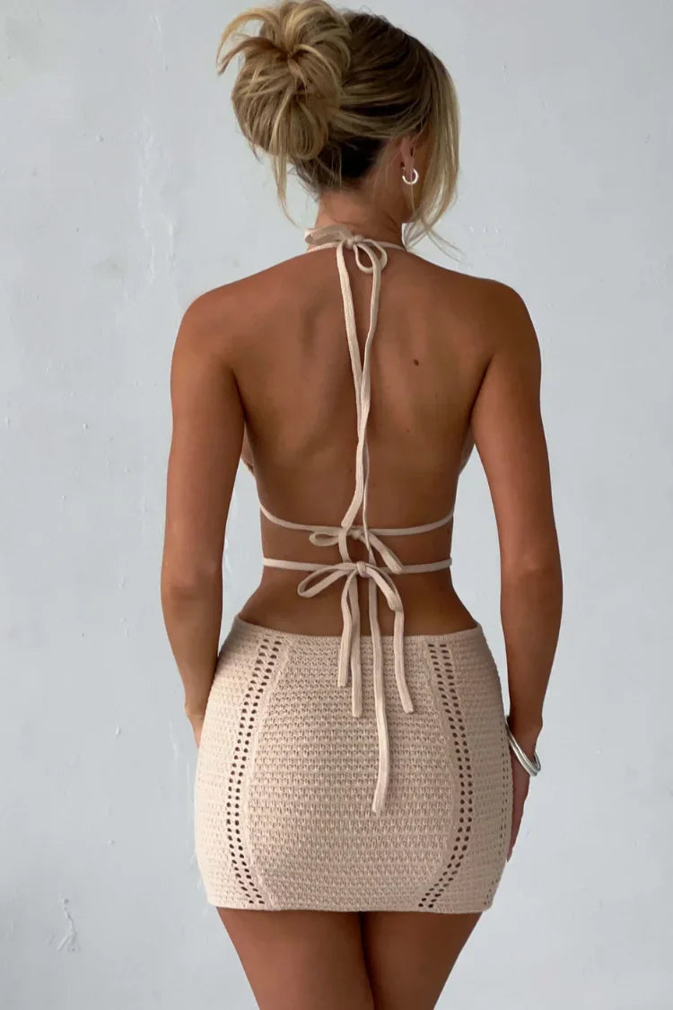 Vestido Curto com Recortes – Modelo Giovanna