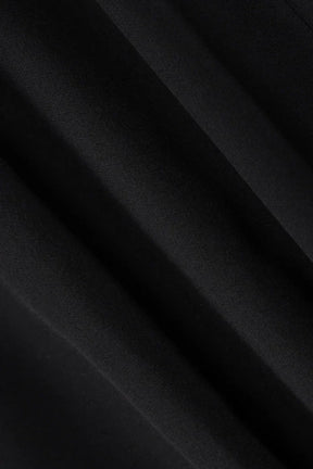 Vestido Estruturado com Decote Profundo – Modelo Olivia