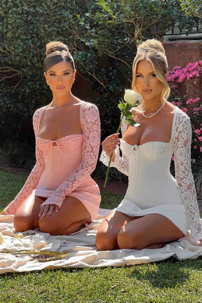 Vestido Curto com Manga de Renda – Modelo Amélie