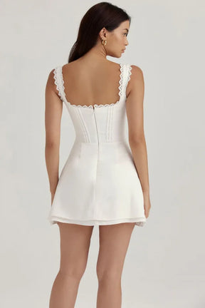 Vestido Curto com Renda - Modelo Ary