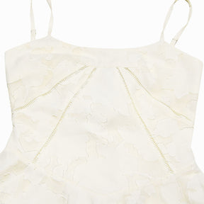 Vestido Creme curto floral modelo Bella