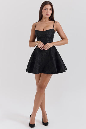 Vestido preto curto floral modelo Bella