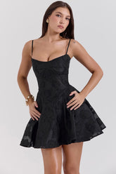 Vestido preto curto floral modelo Bella