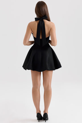 Vestido preto curto estruturado modelo Luma
