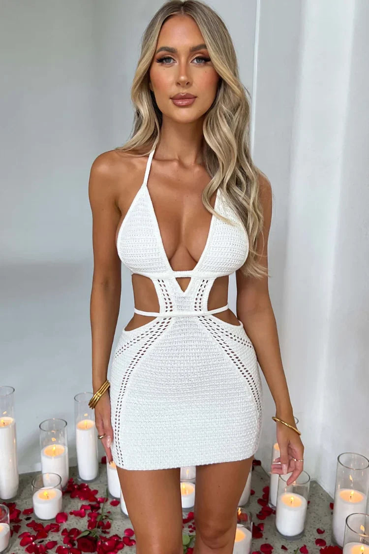 Vestido Curto com Recortes – Modelo Giovanna