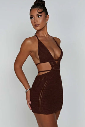 Vestido Curto com Recortes – Modelo Giovanna