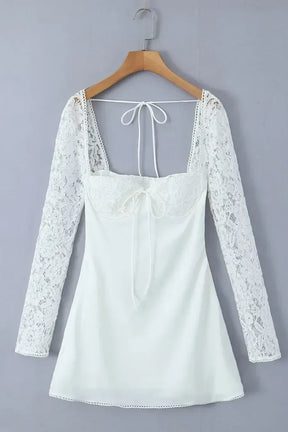 Vestido Curto com Manga de Renda – Modelo Amélie
