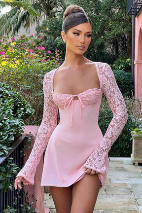 Vestido Curto com Manga de Renda – Modelo Amélie