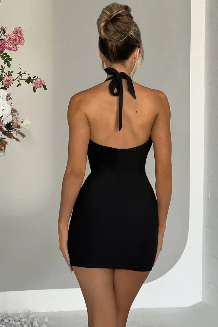 Vestido Curto com Decote Profundo – Modelo Valentina