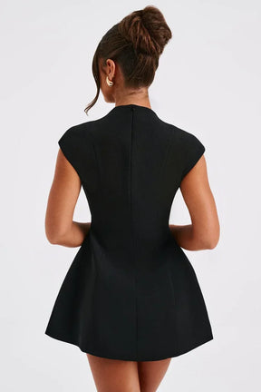 Vestido Estruturado com Decote Profundo – Modelo Olivia