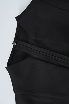 Vestido Estruturado com Decote Profundo – Modelo Olivia