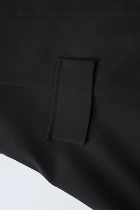 Vestido Estruturado com Decote Profundo – Modelo Olivia