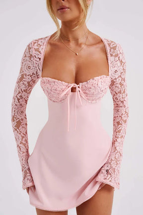 Vestido Curto com Manga de Renda – Modelo Amélie
