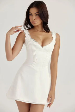 Vestido Curto com Renda - Modelo Ary