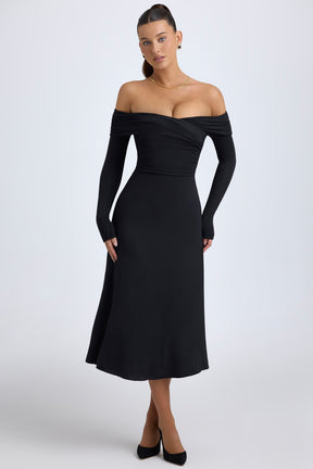 Vestido Midi Preto com Ombro Descoberto e Franzido