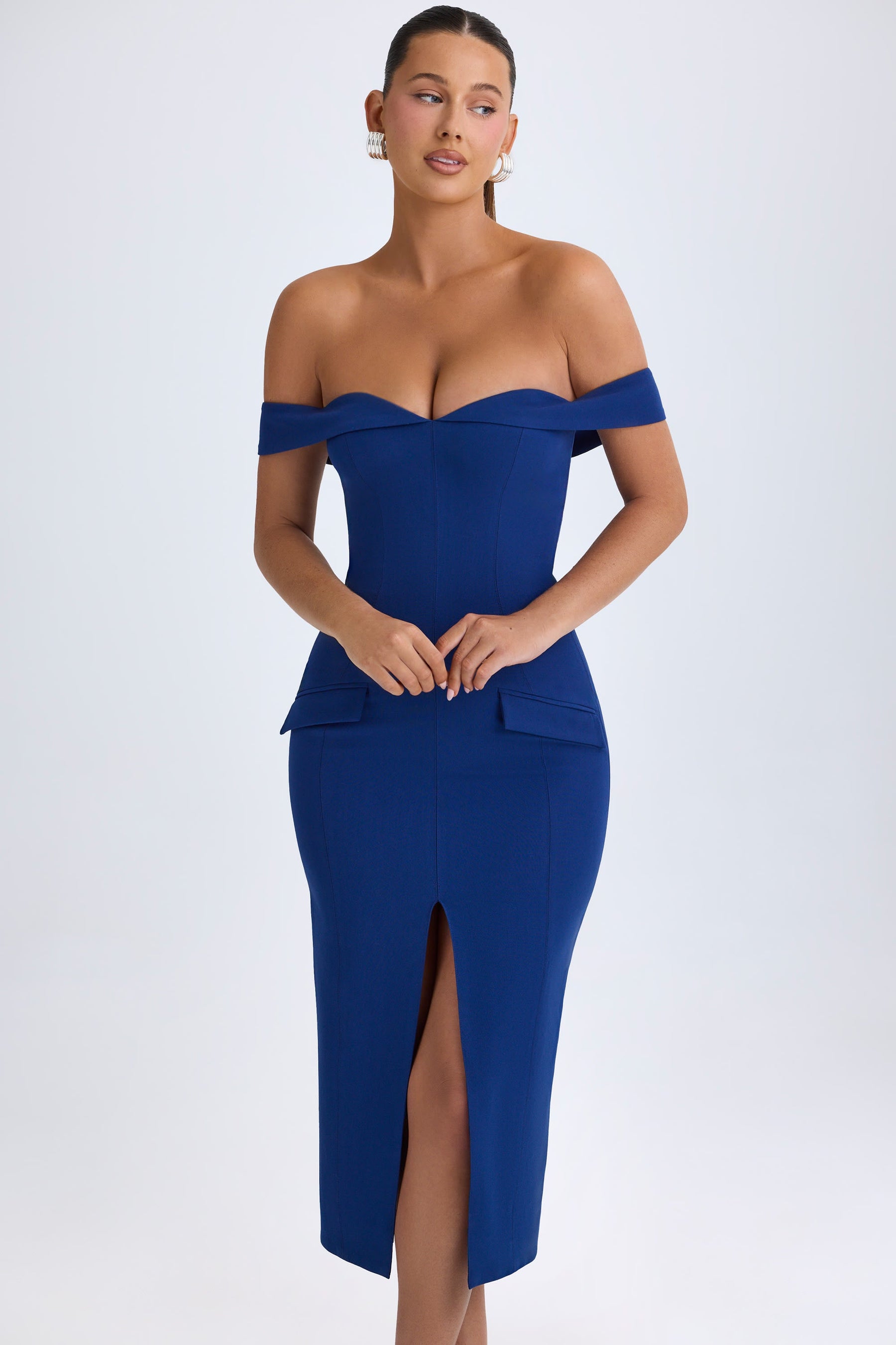 Vestido Midi Off-Shoulder em Azul Marinho